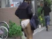 強襲スカート剥ぎ取り！いきなり破られて純白パンツ丸出しにされちゃう制服娘