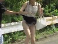 強襲スカート剥ぎ取り！いきなりパンツだけの恥ずかしい姿にされて慌てる女性たち