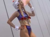 コミケ会場パンチラ胸チラ盗撮！ぷにぷにしたお腹を露出して注目されるレイヤーたち