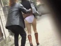 スカートめくりパンツ下し！座り込んで隠す前にお尻も丸出しにされちゃうミニスカ美女