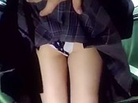 駅構内でスカートめくり！油断してると柄パンツも笑顔も撮られちゃうミニスカ制服娘