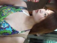 街中胸チラ盗撮！色白美乳の谷間が見えるほど胸元を開けたワンピースがセクシーな美女