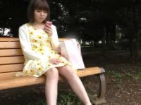 ミニワンピース美少女パンチラ！歩道橋で店内で逆さ撮りしまくり純白パンツ丸見え