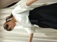 店内試着室盗撮！色んな服に着替えて悩む表情まで撮られちゃう純白パンツの美少女
