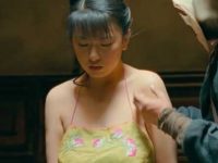 映画でおっぱいポロリ！いきなり服をはぎ取られ手で押さえても隠しきれない色白爆乳