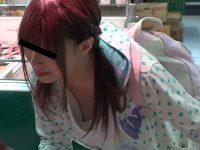 パンチラ胸チラ映像集！しゃがむと食い込みパンツも豆乳首も見えちゃう無防備美少女