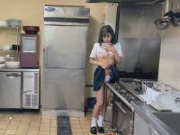 無防備オナニー盗撮！おっぱい出して机の角に下半身を押し付ける美少女