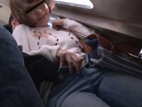 満員電車痴漢！美少女を囲み逃げられないようにして無理やり手マン