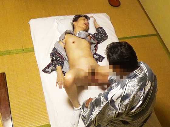 仲居さんが美人でエロ-7
