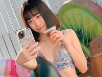 水着美女を狩り！狙われてることも知らずおっぱい強調