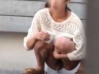 隠れて野ションする子を盗撮「今おしっこしてましたよね！」声を掛けて嫌がらせ