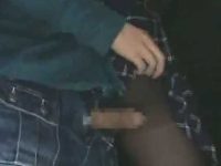 押し付け電車痴漢！後ろからチ〇ポ出してパンティーに挟み込み揺れに合わせて発射