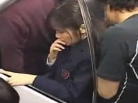 スカートの下に短パン履いてても脱がされる制服美少女！デカチンを握らせる痴漢
