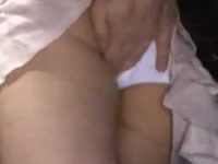 電車でパンツの脇から手マンする痴漢！ローター責めに諦めてチ〇ポを握る美女