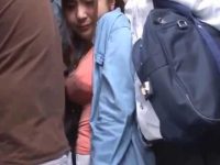 バス内で胸チラを覗いて勃起「ごめんなさい！」謝りながらチ〇ポを押しつける痴漢