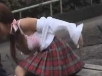 ブラウス剥ぎ取りピンクブラジャー丸出し！抵抗するも引きちぎられる制服娘