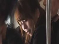 電車で痴漢のテクに濡れちゃうOL！トイレまで追いかけられておま〇こペロペロ