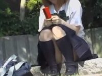 座りパンチラ盗撮後に押し倒しておっぱいペロペロ！ピンク乳首を奪われる制服娘