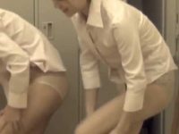 更衣室着替え盗撮！同時にお尻を突き出してパンストを履く柄パンティーのOLたち