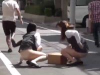 2人同時スカートめくり！パンスト越しパンツ丸出しにされしゃがみ込む制服OLたち