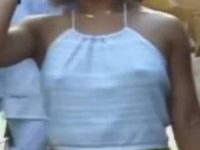 街角ノーブラギャル盗撮！薄手のシャツで目立ちすぎの乳首突起や乳首透けの娘たち