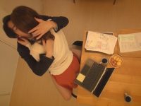 ニンゲン観察 真っ昼間から夫のお抱え税理士とお茶の間不倫SEXに溺れる淫乱若妻